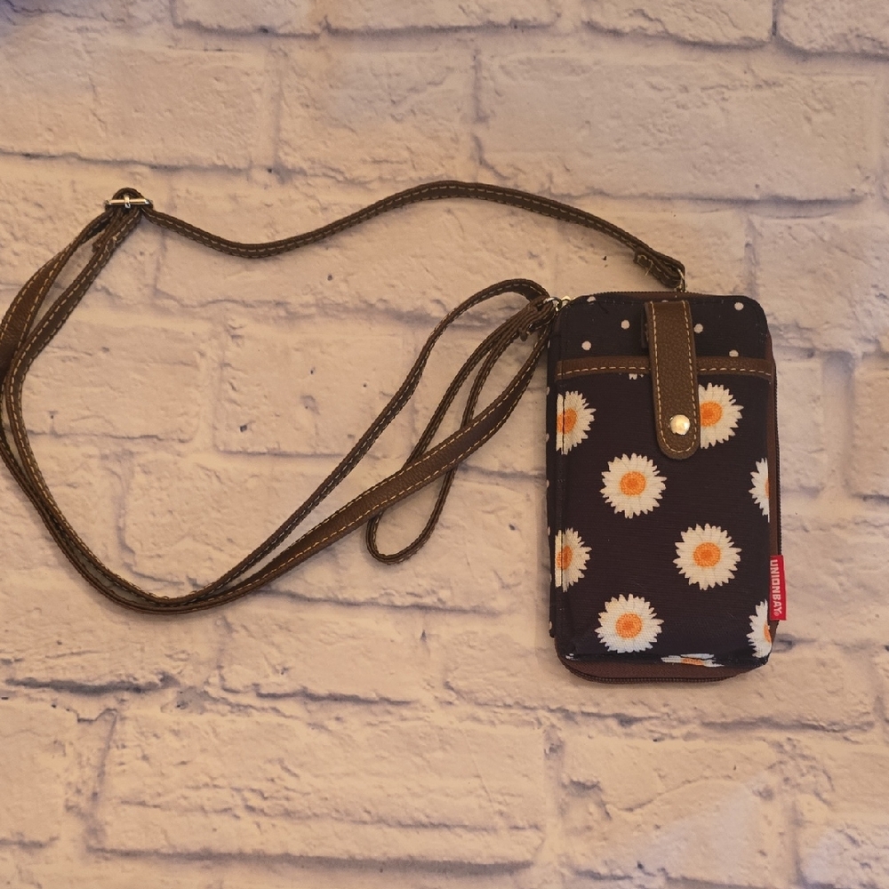 UNIONBAY Daisy Print Crossbody Phone Case - Black and White